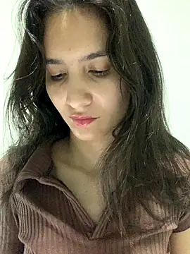 Bella still online show from 09/23/25, 12:52