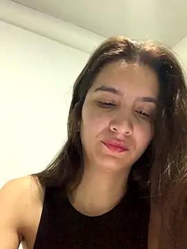 Bella still online show from 12/04/25, 01:09