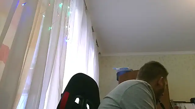 Snapshot of HunterOnBoobs chatting on 02/24/25, 12:59 HunterOnBoobs online show from 02/24/25, 12:59