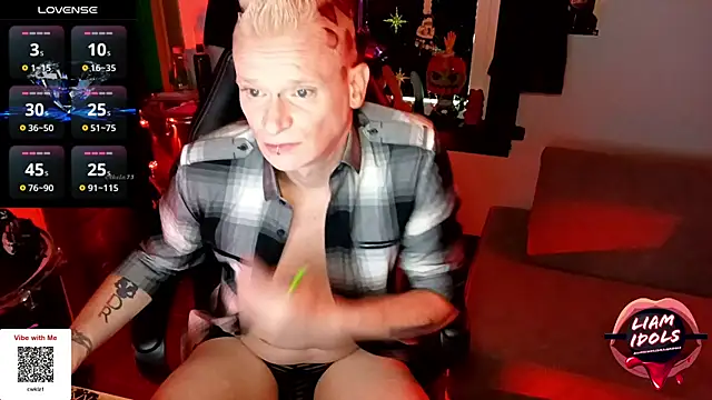 Snapshot of LiamIdols chatting on 10/08/25, 02:25 LiamIdols online show from 10/08/25, 02:25