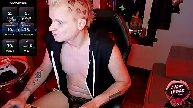 Snapshot of LiamIdols chatting on 10/13/25, 09:15 LiamIdols online show from 10/13/25, 09:15