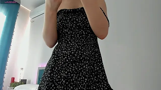 novaaskyy online show from 10/18/25, 09:54