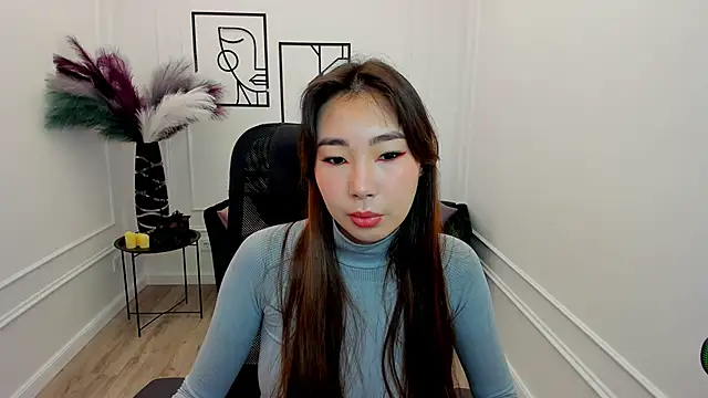 AnnaReyla online show from 11/17/25, 11:16