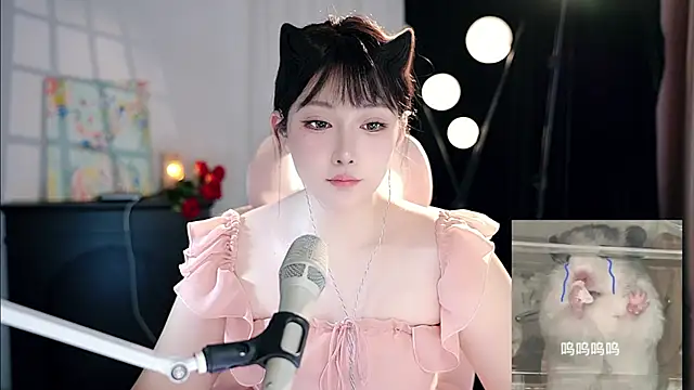 Snapshot of Dou-Dou-er chatting on 09/18/25, 09:22 Dou-Dou-er online show from 09/18/25, 09:22