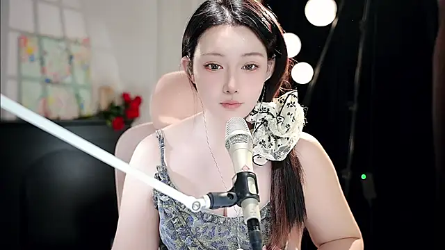 Snapshot of Dou-Dou-er chatting on 09/19/25, 11:33 Dou-Dou-er online show from 09/19/25, 11:33