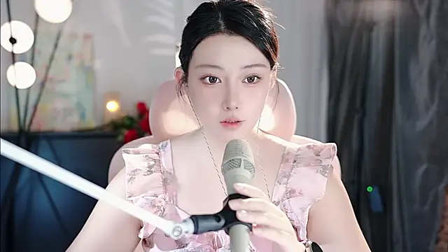 Snapshot of Dou-Dou-er chatting on 09/20/25, 08:26 Dou-Dou-er online show from 09/20/25, 08:26