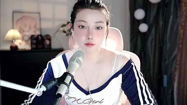 Snapshot of Dou-Dou-er chatting on 09/24/25, 11:57 Dou-Dou-er online show from 09/24/25, 11:57