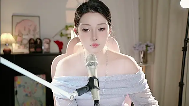 Snapshot of Dou-Dou-er chatting on 09/28/25, 12:43 Dou-Dou-er online show from 09/28/25, 12:43