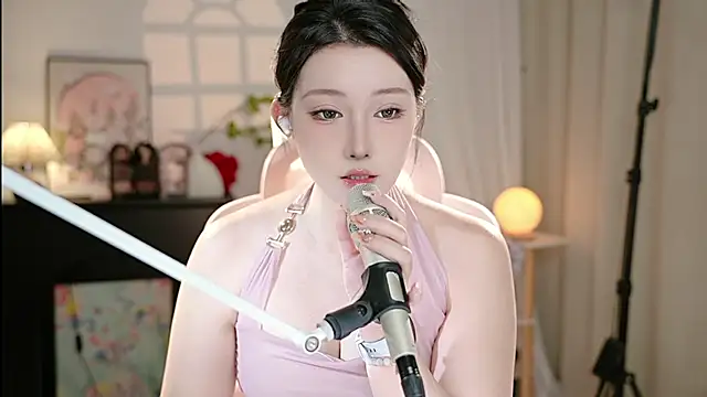 Snapshot of Dou-Dou-er chatting on 09/29/25, 12:21 Dou-Dou-er online show from 09/29/25, 12:21