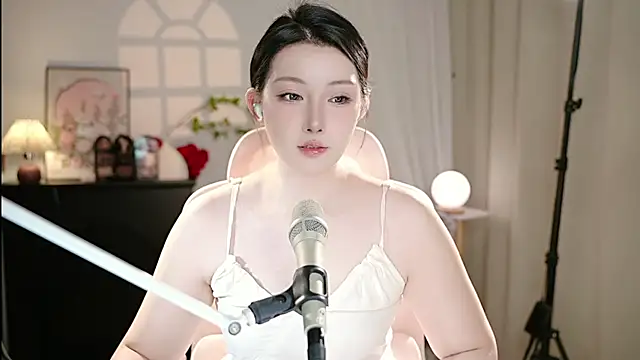 Snapshot of Dou-Dou-er chatting on 09/30/25, 12:43 Dou-Dou-er online show from 09/30/25, 12:43