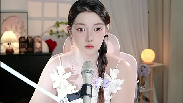 Snapshot of Dou-Dou-er chatting on 10/07/25, 12:02 Dou-Dou-er online show from 10/07/25, 12:02