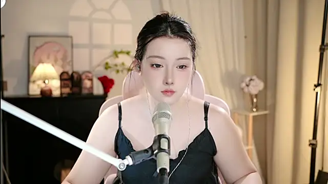 Snapshot of Dou-Dou-er chatting on 10/11/25, 12:04 Dou-Dou-er online show from 10/11/25, 12:04