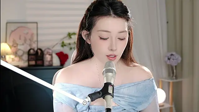 Snapshot of Dou-Dou-er chatting on 10/18/25, 01:01 Dou-Dou-er online show from 10/18/25, 01:01