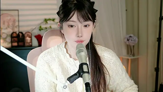 Snapshot of Dou-Dou-er chatting on 10/20/25, 12:27 Dou-Dou-er online show from 10/20/25, 12:27