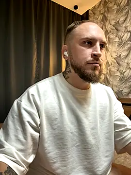 Snapshot of _XxX-XxX_ chatting on 10/05/25, 07:23 XxX-XxX online show from 10/05/25, 07:23