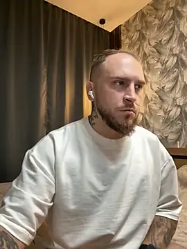 Snapshot of _XxX-XxX_ chatting on 10/06/25, 09:34 XxX-XxX online show from 10/06/25, 09:34