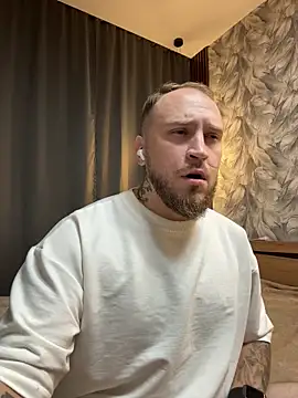 Snapshot of _XxX-XxX_ chatting on 10/07/25, 10:18 XxX-XxX online show from 10/07/25, 10:18