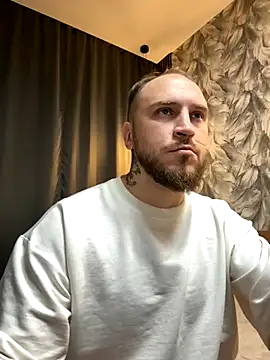 Snapshot of _XxX-XxX_ chatting on 10/10/25, 10:31 XxX-XxX online show from 10/10/25, 10:31