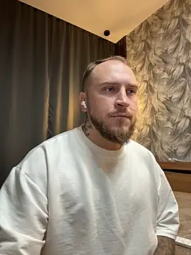 Snapshot of _XxX-XxX_ chatting on 10/11/25, 10:19 XxX-XxX online show from 10/11/25, 10:19