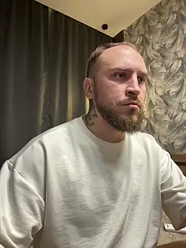 Snapshot of _XxX-XxX_ chatting on 10/13/25, 10:43 XxX-XxX online show from 10/13/25, 10:43