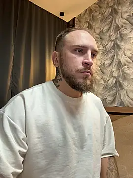 Snapshot of _XxX-XxX_ chatting on 10/14/25, 10:43 XxX-XxX online show from 10/14/25, 10:43