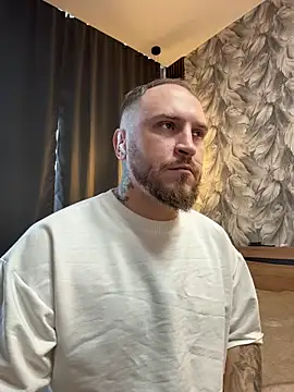 Snapshot of _XxX-XxX_ chatting on 10/30/25, 11:44 XxX-XxX online show from 10/30/25, 11:44