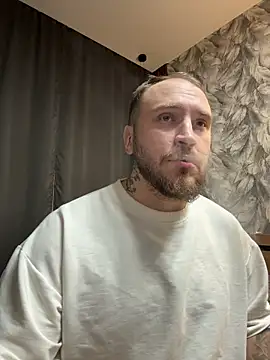 Snapshot of _XxX-XxX_ chatting on 11/07/25, 08:09 XxX-XxX online show from 11/07/25, 08:09