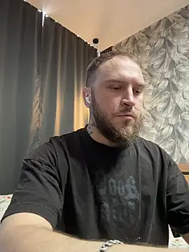 Snapshot of _XxX-XxX_ chatting on 04/06/26, 05:52 XxX-XxX online show from 04/06/26, 05:52