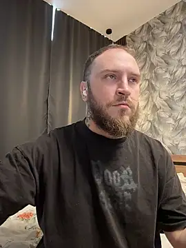 Snapshot of _XxX-XxX_ chatting on 04/15/26, 10:44 XxX-XxX online show from 04/15/26, 10:44