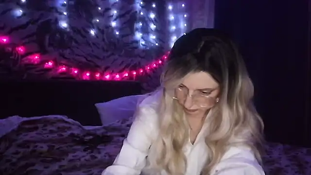LilianaStrey online show from 01/16/25, 06:16