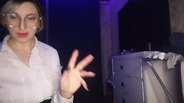 LilianaStrey online show from 01/18/25, 07:58