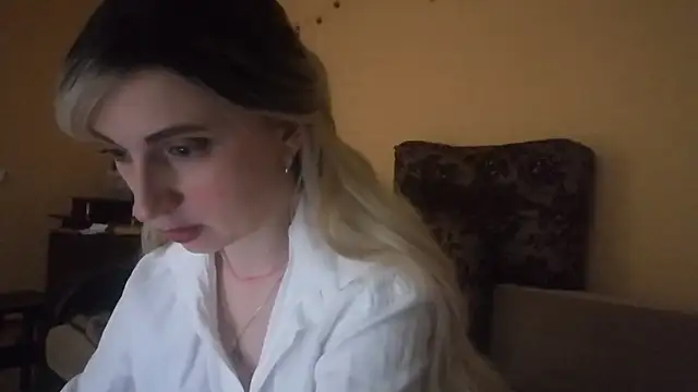 LilianaStrey online show from 01/24/25, 08:00