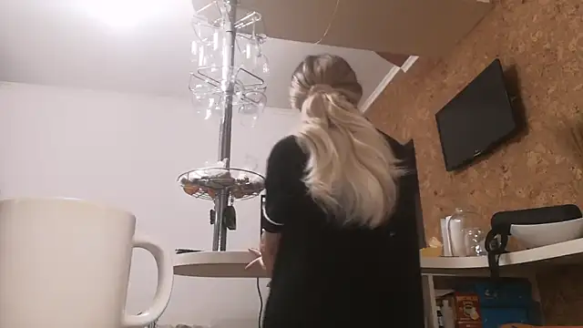 LilianaStrey online show from 01/29/25, 11:14