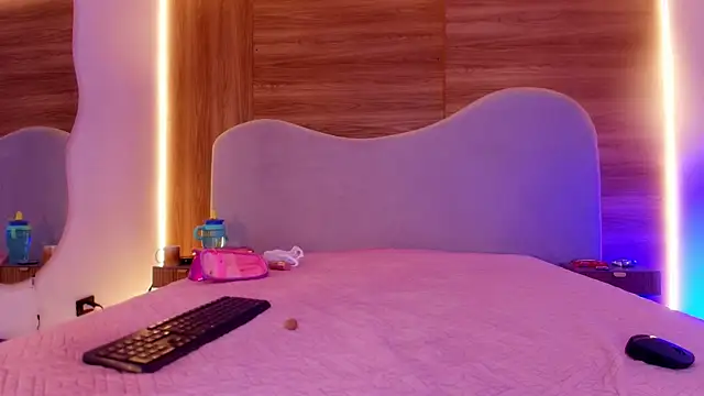 Auroraa miller online show from 06/11/26, 03:04