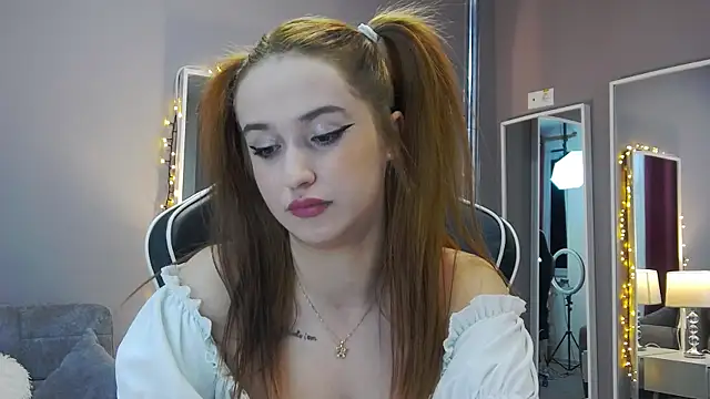 Eva Lovvia  online show from 01/21/25, 09:25