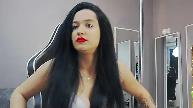 Eva Lovvia  online show from 01/27/25, 09:11