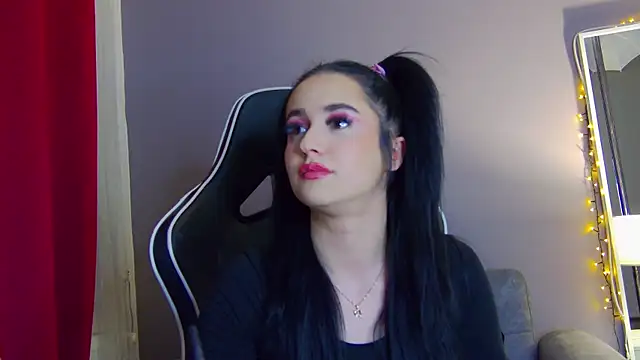 Eva Lovvia  online show from 02/19/25, 07:59