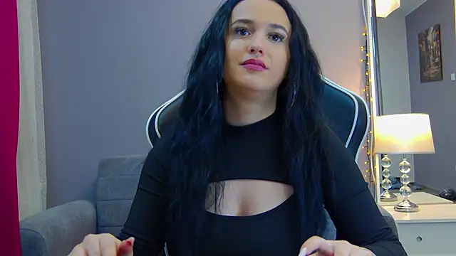 Eva Lovvia  online show from 02/25/25, 10:39