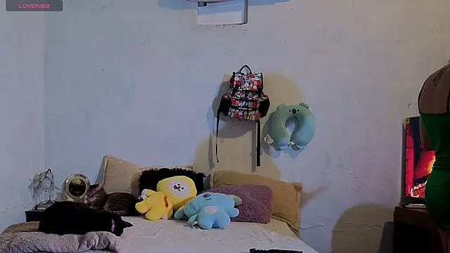 Snapshot of MARIELSINS_AND_DAIKIJACK chatting on 10/18/25, 09:04 MARIELSINS AND DAIKIJACK online show from 10/18/25, 09:04