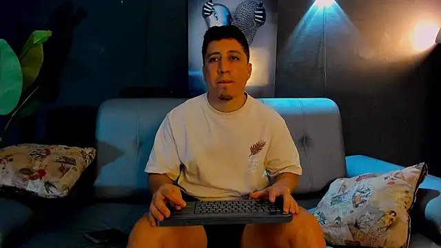 Snapshot of Fraannco chatting on 01/25/25, 08:42 Fraannco online show from 01/25/25, 08:42