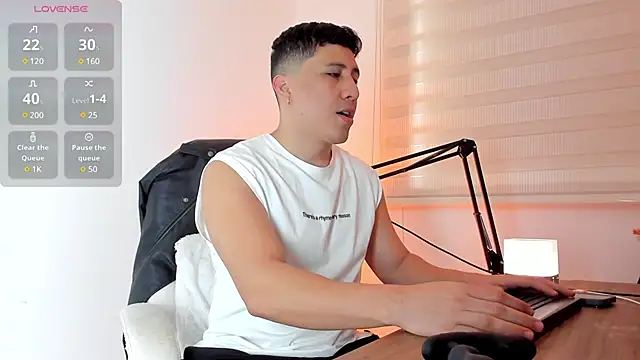 Snapshot of Fraannco chatting on 02/18/25, 06:15 Fraannco online show from 02/18/25, 06:15