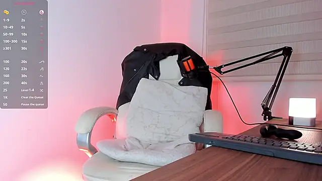 Snapshot of Fraannco chatting on 02/27/25, 03:36 Fraannco online show from 02/27/25, 03:36