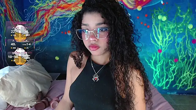 Snapshot of lucie_petite chatting on 11/06/25, 06:42 lucie petite online show from 11/06/25, 06:42