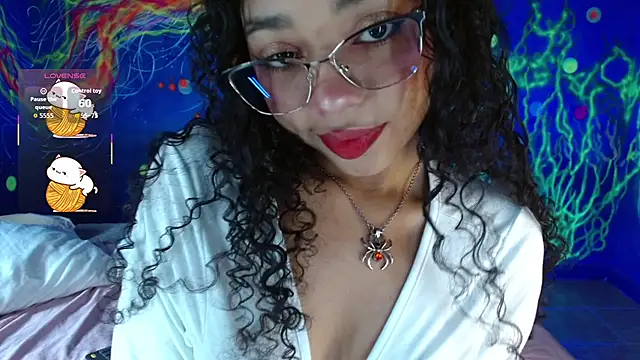 Snapshot of lucie_petite chatting on 11/09/25, 06:50 lucie petite online show from 11/09/25, 06:50