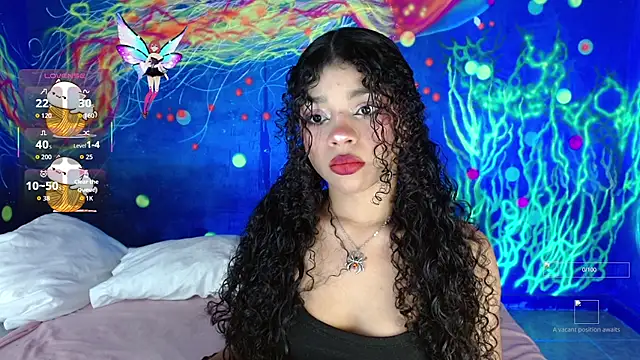 Snapshot of lucie_petite chatting on 11/13/25, 06:29 lucie petite online show from 11/13/25, 06:29