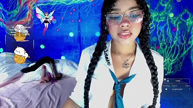 Snapshot of lucie_petite chatting on 11/16/25, 06:35 lucie petite online show from 11/16/25, 06:35