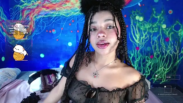 Snapshot of lucie_petite chatting on 11/23/25, 06:30 lucie petite online show from 11/23/25, 06:30