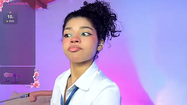 lucie petite online show from 07/29/26, 06:50
