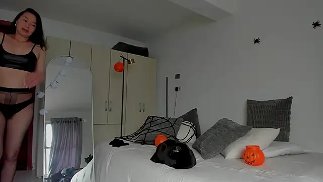 Andrewine89 online show from 10/28/25, 08:22