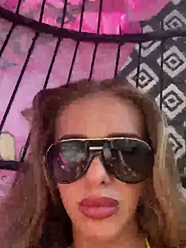 Snapshot of SexySofia_69 chatting on 05/25/26, 02:45 SexySofia 69 online show from 05/25/26, 02:45